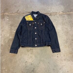 True Religion Mens World Tour Denim Trucker Jacket Dark Wash Graphic Patch Large